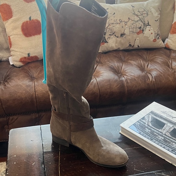 SOLE SOCIETY MARGAUX TALL BELTED SUEDE BOOT - Picture 9 of 10